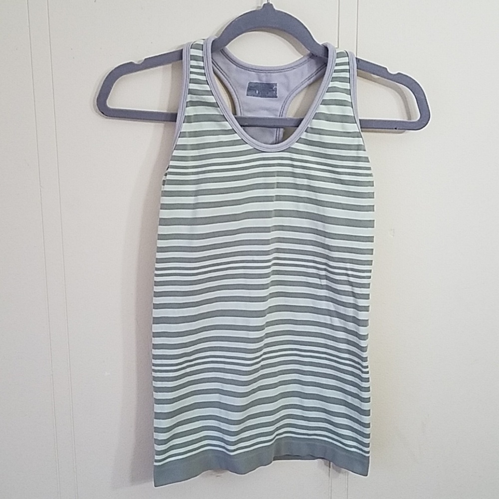 athleta work out tank top XS built in bra striped